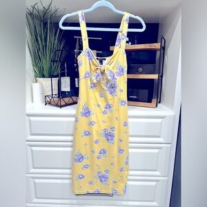 Forever 21 MIDI dress size M Yellow with blue roses looks great on